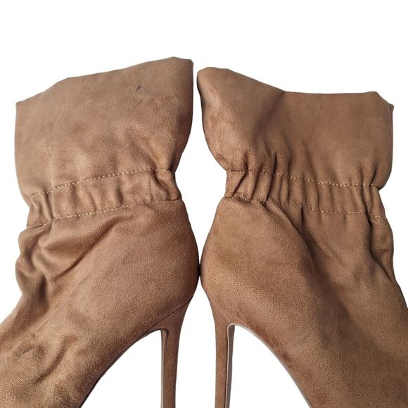 Express SZ 6 Brown Faux Suede Pull On Heeled Slouch Paper Bag Ankle Bootie Boots - Picture 2 of 14